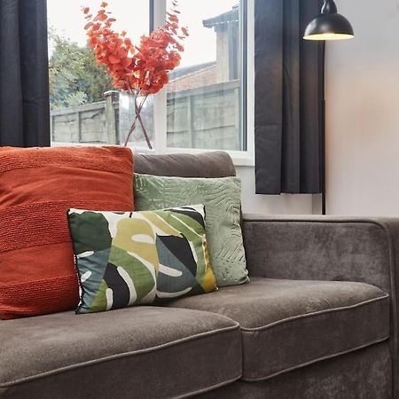 Апартаменты Haw Hill House - Modern 4 Bed Нормантон Экстерьер фото