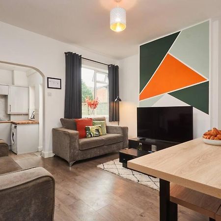 Апартаменты Haw Hill House - Modern 4 Bed Нормантон Экстерьер фото