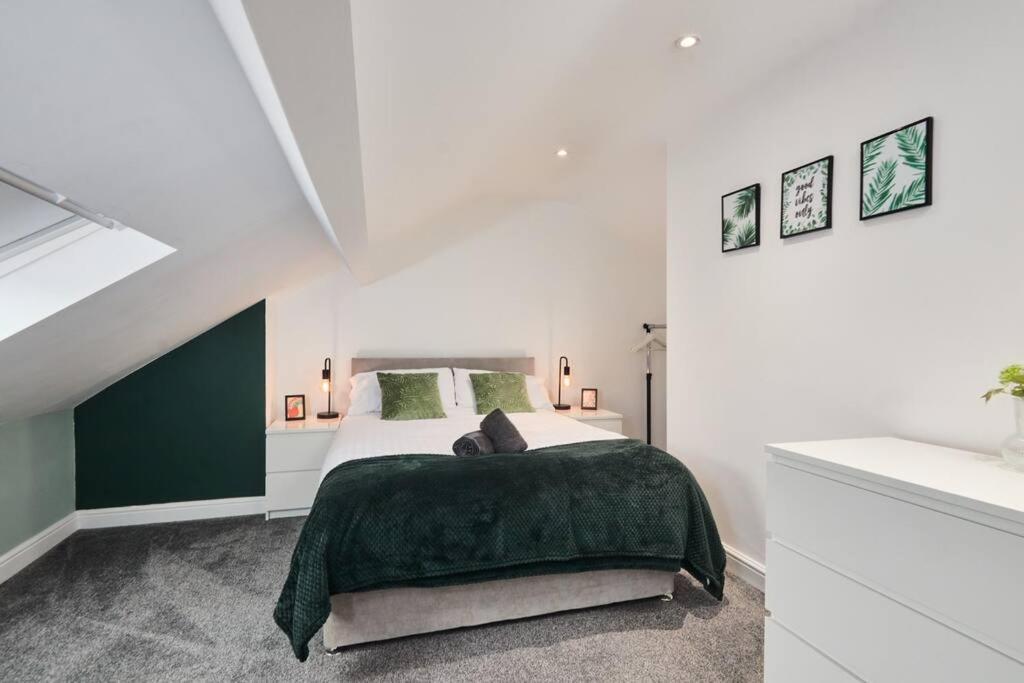 Апартаменты Haw Hill House - Modern 4 Bed Нормантон Экстерьер фото