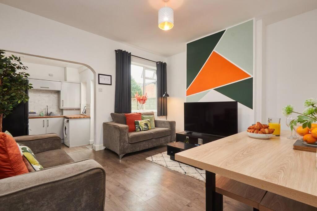 Апартаменты Haw Hill House - Modern 4 Bed Нормантон Экстерьер фото