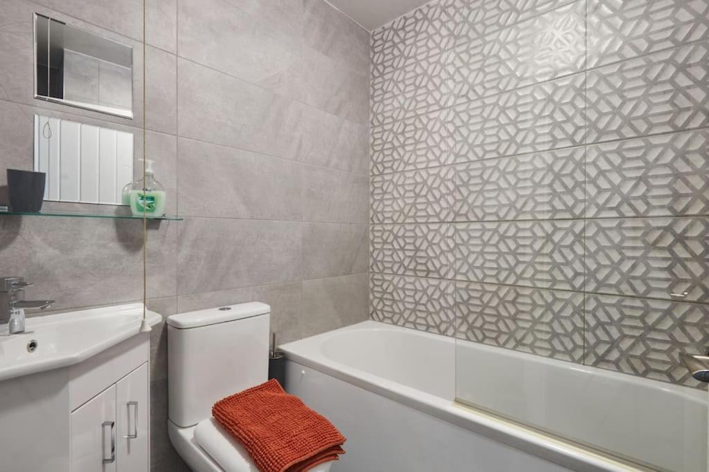 Апартаменты Haw Hill House - Modern 4 Bed Нормантон Экстерьер фото